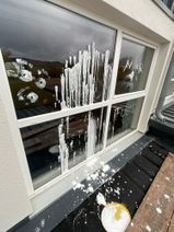 Die frisch sanierte Grundschule Idar wurde großflächig verunreinigt