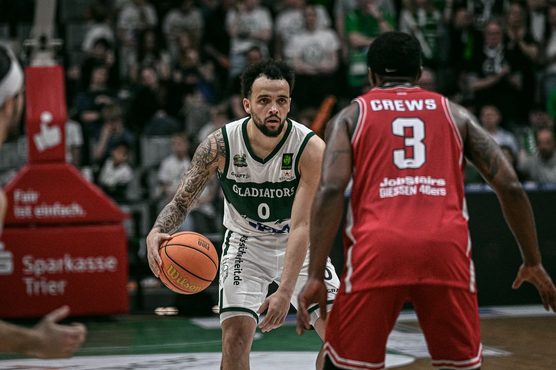 Marcus Graves mit der Nummer 0 bei den Gladiators Trier.
