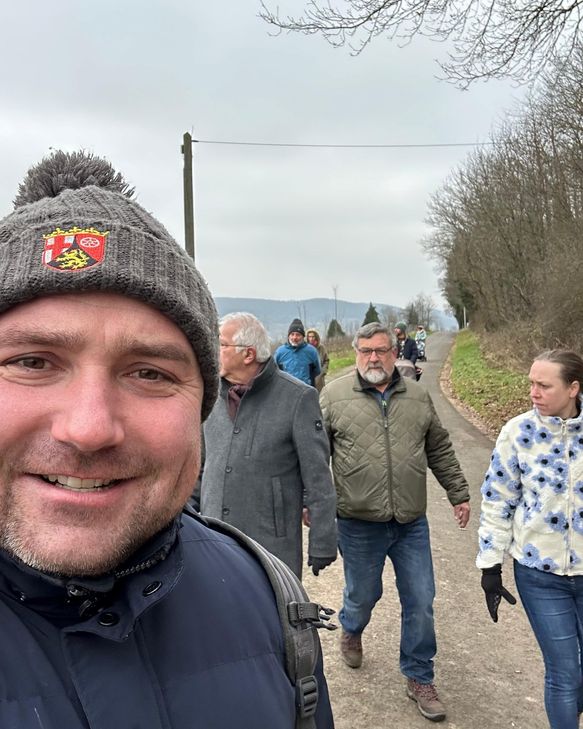 Benedikt Oster war mit Bürgerinnen und Bürgern bei zwei Neujahrswanderungen im Landkreis unterwegs.