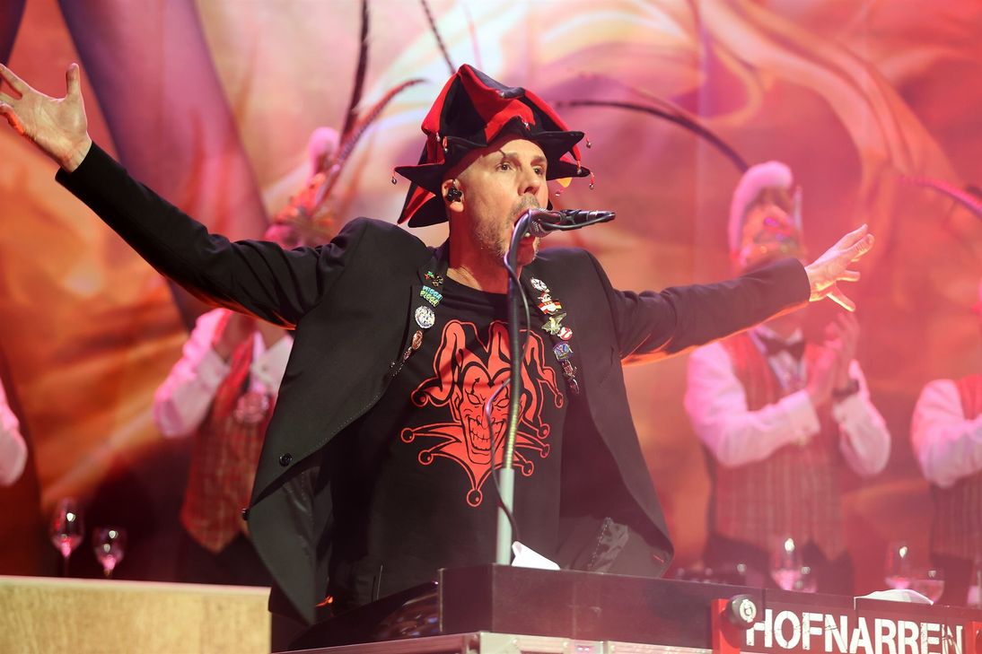 "De Hofnarren" - Impressionen von der ersten Sitzung der KG Heuschreck 1848 in der Trierer Europahalle.