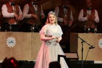 Louisa Kress als Weinkönigin.  Impressionen von der ersten Sitzung der KG Heuschreck 1848 in der Trierer Europahalle.