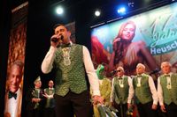 Finale: Thomas Frings und der Heuschreck-Chor - Impressionen von der ersten Sitzung der KG Heuschreck 1848 in der Trierer Europahalle.