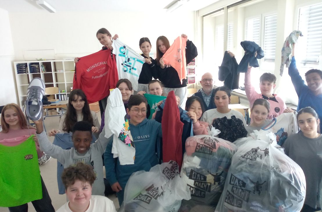 Bis zum 4. April werden am Monschauer Gymnasium alte Kleider gesammelt.