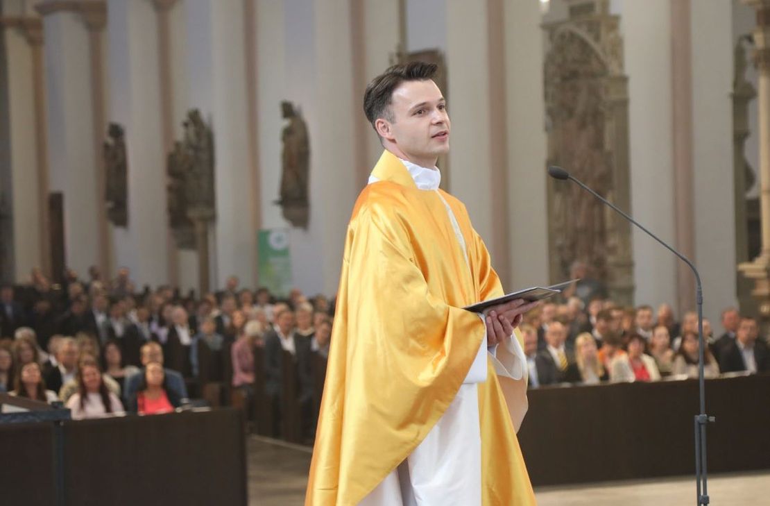 Dr. Andy Theuer aus Vossenack ist in Würzburg zum Priester geweiht worden. Am Kirmessonntag kommt er zur Heimatprimiz in seine alte Pfarrkirche.