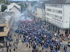 Fanmarsch vor dem Pokalspiel