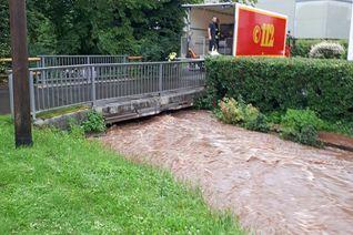 Kritische Punkte wie hier am Kallbach behalten die Einsatzkräfte im Blick. Foto: Harald Heinen/Gemeinde Kall