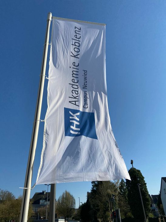 Mehr Online gibt es bei der IHK-Akademie Koblenz. Auch bereits gestarteten Präsenzlehrgänge werden online weitergeführt.