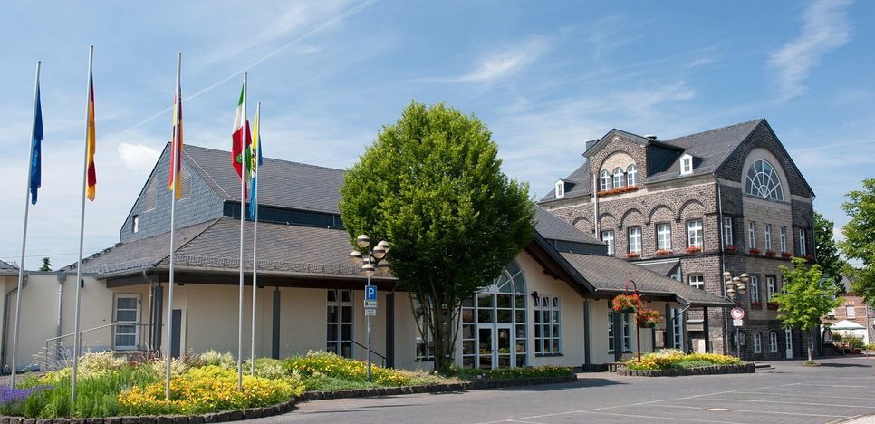 Eine Verpuffung im Heizungsraum der Laacher-See-Halle in Mendig löste einen Großeinsatz von Feuerwehr, Rettungsdienst und Polizei aus.