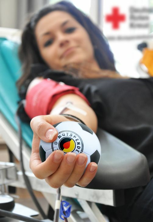 Bundesweiter Aktionstag vor den Weihnachtsferien - Das Ziel: Mehr als 15 000 Blutspender an einem Tag.