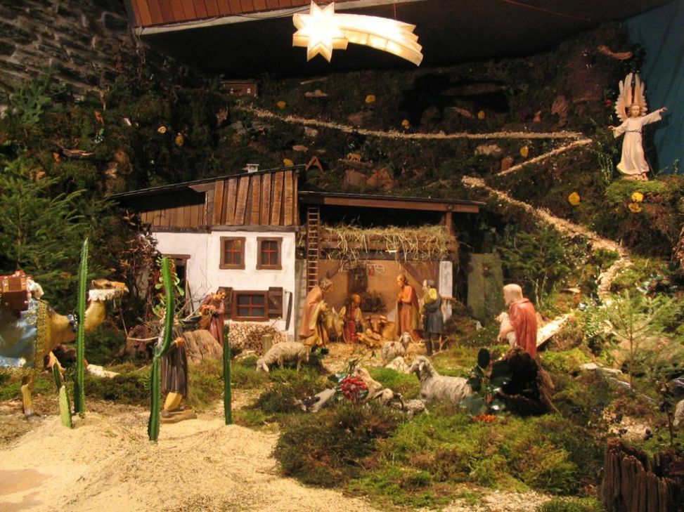 Jedes Jahr zur Weihnachtszeit und darüber hinaus ist in der Pfarrkirche Thomm das aufwendig gestaltete Krippenbild zu besichtigen. Foto: Krippenbauer Thomm