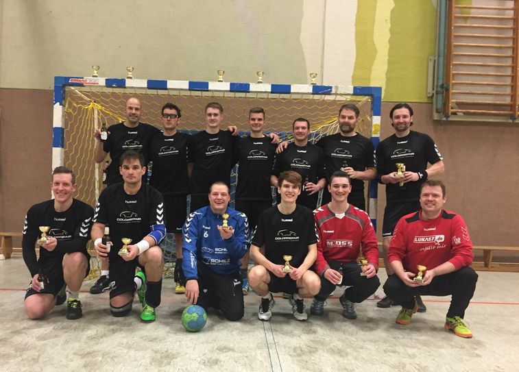 Die Siegermannschaft: hinten (v.l.n.r.) Tom Pauwels, Marcus Fabry, Tim Recking, Marc Begon, Thomas Jutz, Michael Schommer, Philipp Kesse. Vorne: Michael Heber, Karsten Bouillon, Stefan Hanke, Klaus Müller, Armin Ney, Markus Brust. Foto: privat