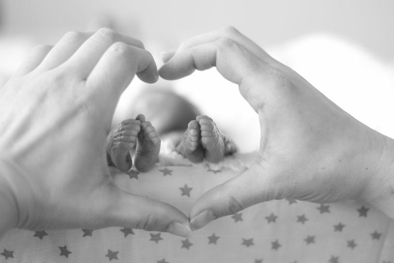 Die vielleicht einzige Erinnerung für Familie und Freunde: Ehrenamtliche Fotografen der Organisation »Dein-Sternenkind« fotografieren kostenfrei Sternenkinder. Foto: Alexandra Emmel