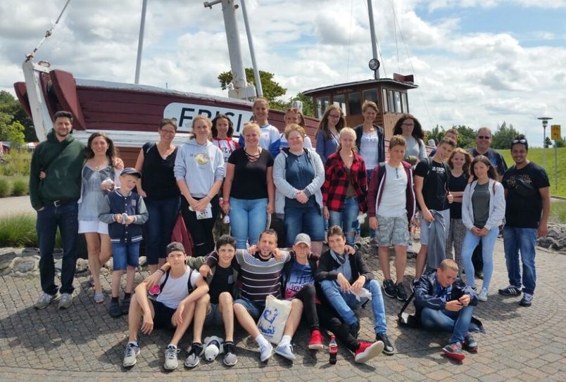 Teilnehmer der deutsch-französischen Jugendfreizeit Ostfriesland 2017 an ihrem Ausflugstag in Norddeich an der Nordsee. Foto: FF