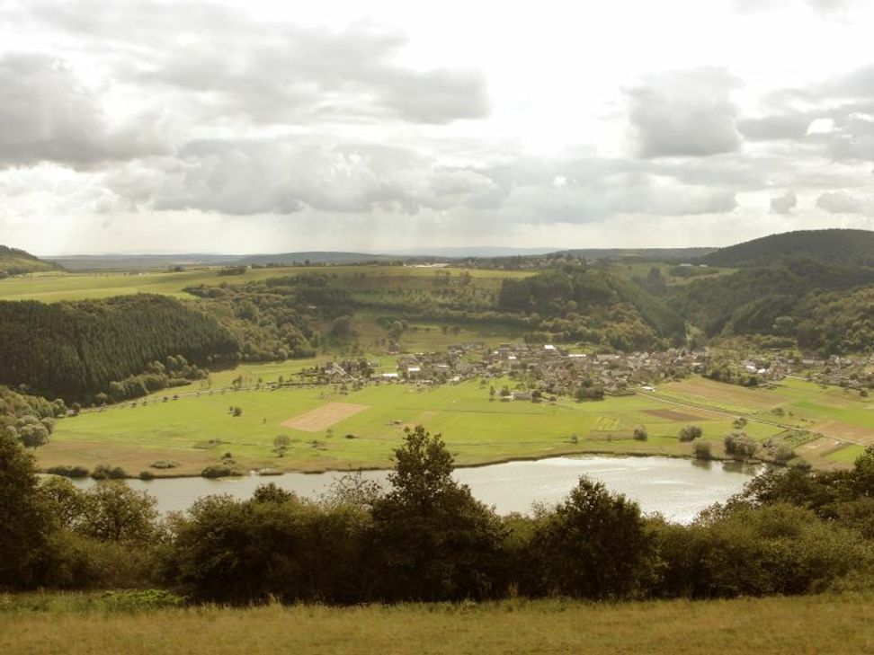 Blick auf das Meerfelder Maar.
