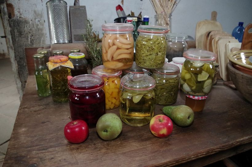 Ob Äpfel, Birnen, Rote Bete, Bohnen oder eigene Kräuteröle – das Einmachen bietet kreative Möglichkeiten.