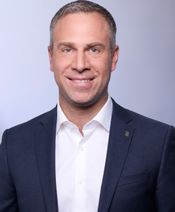 Nico Steinbach (42), Bankfachwirt. Steinbach tritt am Sonntag, 30. September, als Kandidat für das Amt des Landrats an.