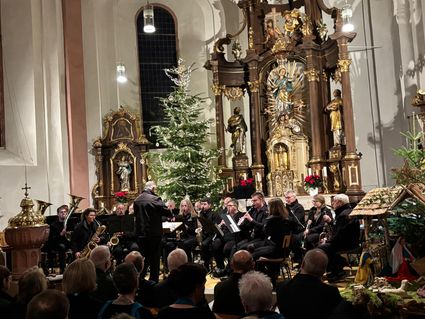 Die Winzerkapelle Pünderich/Reil sowie der Männergesangverein „Borussia“ und der Kirchenchor Cäcilia sorgten am vierten Adventssonntag in der Kirche „Maria Himmelfahrt“ in Pünderich für festliche Weihnachtsstimmung.