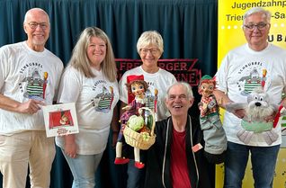 (von links nach rechts) Dr. Ulrich Reeh (Vorsitzender AGZ Trier/Trier-Saarburg), Stefanie Schäfer, Gabi Baumeister, Dr. Johannes Minuth (Freiburger Puppenbühne), Norbert Dixius