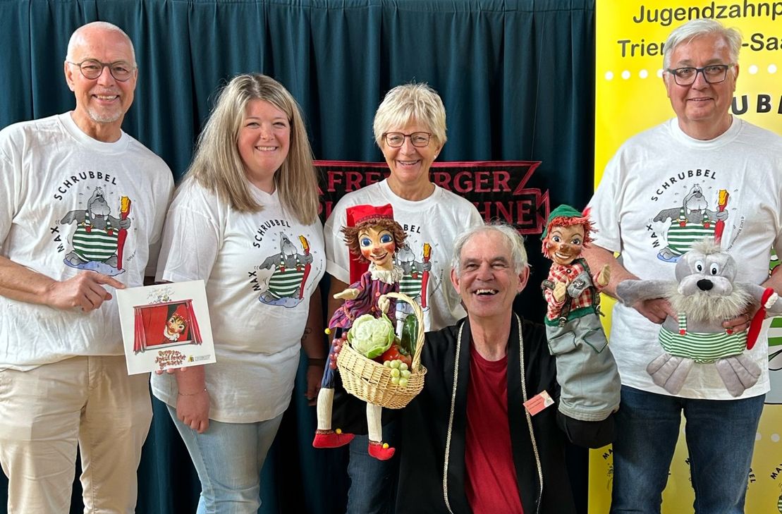 (von links nach rechts) Dr. Ulrich Reeh (Vorsitzender AGZ Trier/Trier-Saarburg), Stefanie Schäfer, Gabi Baumeister, Dr. Johannes Minuth (Freiburger Puppenbühne), Norbert Dixius