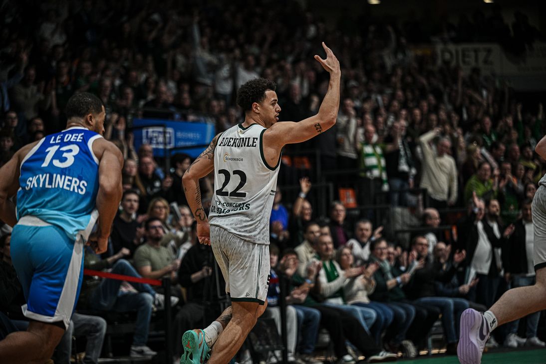 Nolan Adekunle mit der Nummer 22 bei den Moselstädtern.