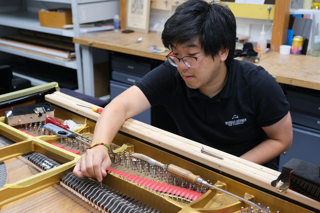"Jedes Instrument hat seinen eigenen Charakter", beschreibt Naruhiko Shigeta die hohen Anforderungen bei Herstellung und Restaurierung eines Flügels.