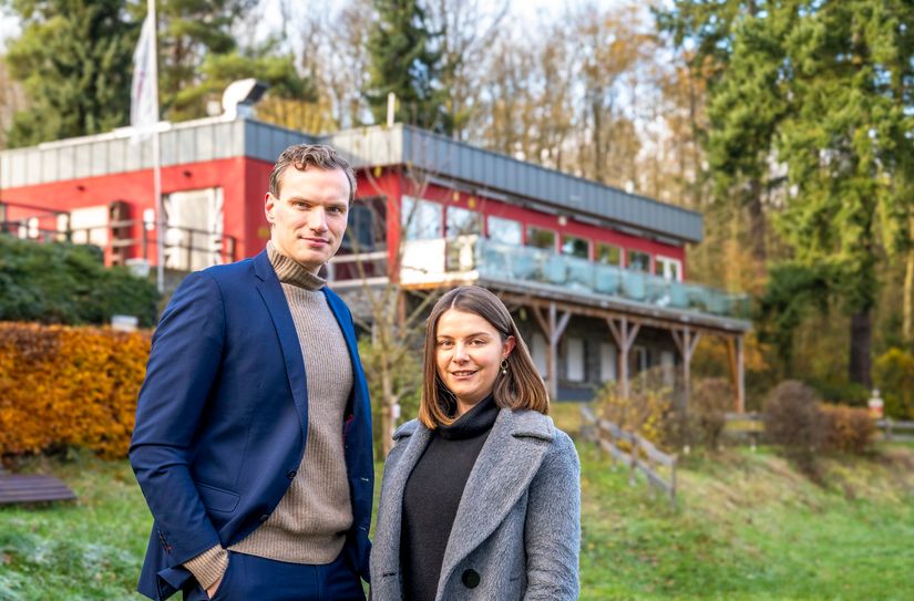 Ab Mai übernehmen Michèle Ripp und Niklas Melchior Maria Ruh. Damit geht es nun endlich weiter auf dem Hochplateau mit Blick auf die Loreley. Kulinarik und Konzerte warten dann wieder auf die Gäste.