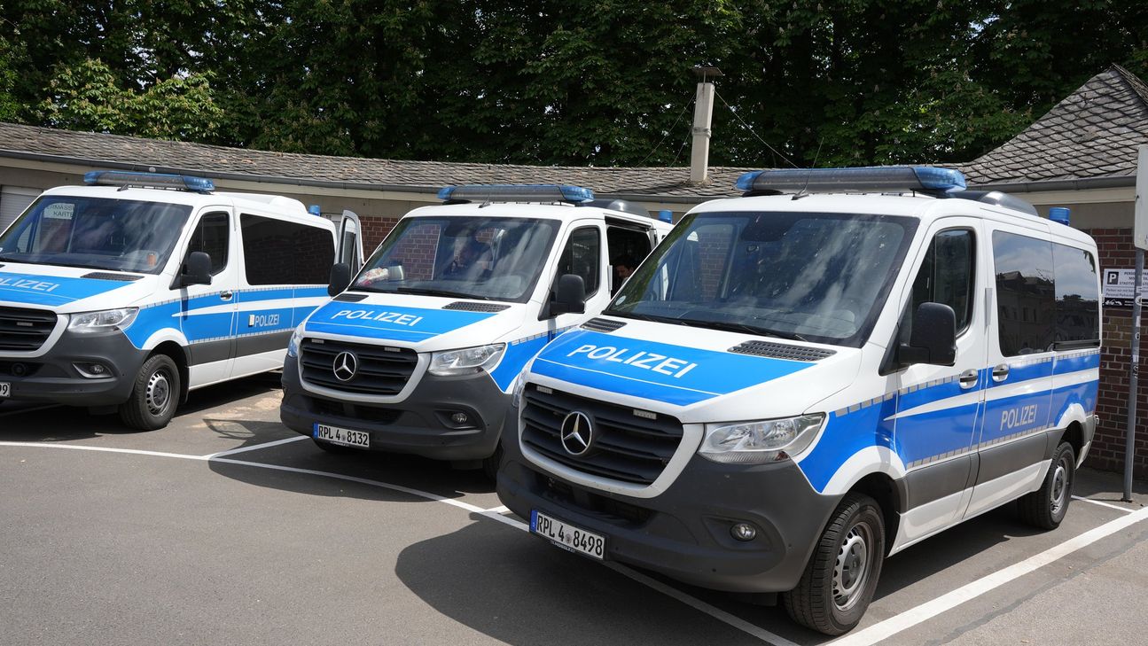 Streifenwagen beim letzten Heimspiel von Eintracht-Trier.