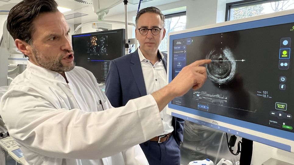 Die Leidenschaft für seinen Beruf war bei Prof. Dr. Christoph Hammerstingl (li.) bei seiner Vorstellung durch Martin Milde (re.) deutlich zu spüren.