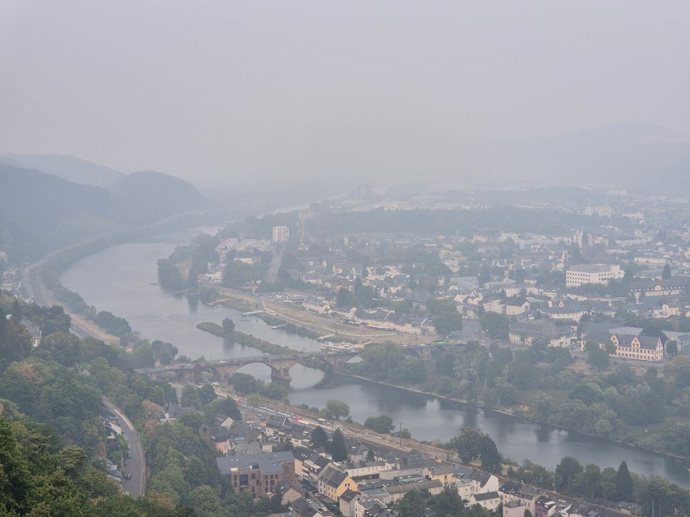 Trier am Sonntag, erneut rauchverhangen