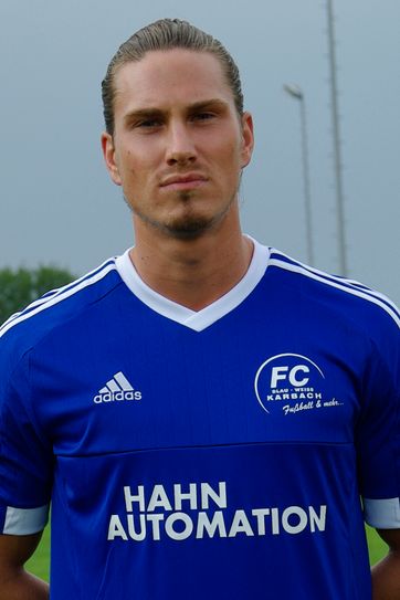 Sören Klappert kämpfte als Sturmspitze für den FC Karbach. Die Heimniederlage gegen den FC Kaiserslautern II konnte er aber auch nicht verhindern. (Foto: Arno Boes)