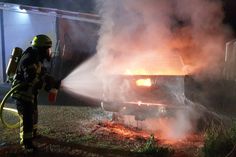 Ein Geländewagen ist in der Nähe von Hüffelsheim komplett ausgebrannt. Fotos: Feuerwehr VG Rüdesheim