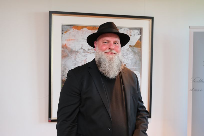 Der überregional bekannte Künstler Dieter Nusbaum ist in die Heimat zurückgekehrt. Seine Werke der letzten vier Jahre präsentiert er exklusiv in den Räumen des Wochenspiegel.