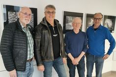 Peter Schaar, Detlef Senz, Ulrich Knebel und Hermann Nicolay vom Fotoclub "Blende 10" haben die Ausstellung in der Hunsrück Klinik vorbereitet (v.l.).