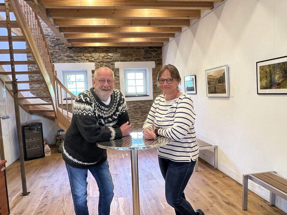 Die Freude bei Johanna von Mücke und ihrem Mann Johan Braun ist groß. Sie können die Galerie »Woewwesch« in Uedelhoven nach dreieinhalb Jahren endlich wieder öffnen.