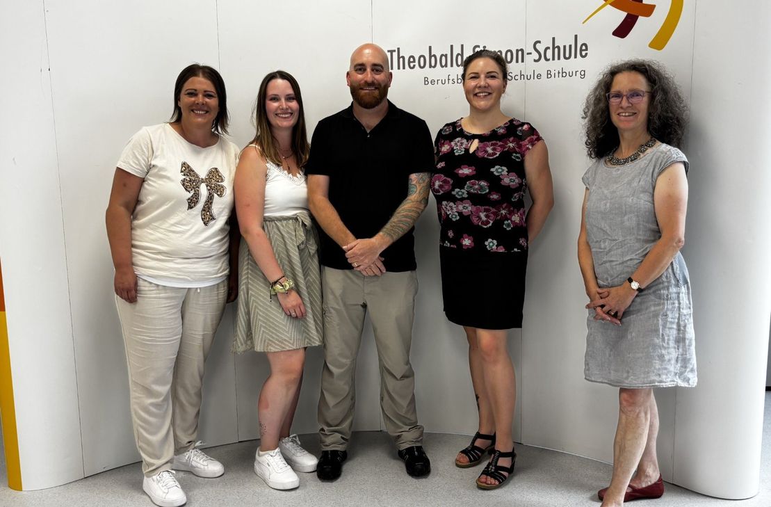Die Abschlussklassen des Schuljahrs 2025 der Theobald-Simon-Schule, BBS Bitburg.
