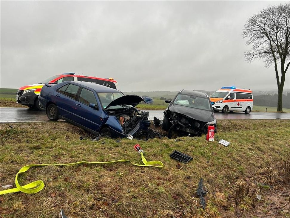Ein Verkehrsunfall mit mehreren Verletzten am 29. Dezember auf der L1 zwischen Roth und Auw.