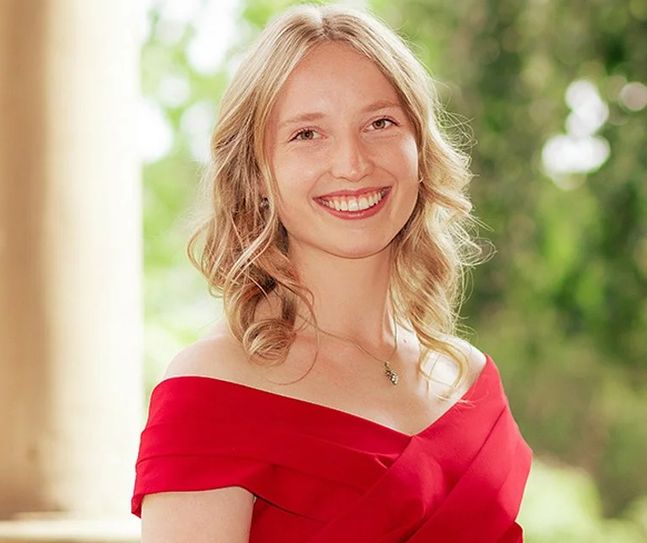 Steht heute Abend im Finale der Wahl zur Deutschen Weinkönigin: Anna Zenz aus Ediger-Eller.