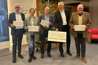 Von links: Marco Trapp, Stiftungsvorstand Regionalstiftung Hunsrück Nahe, Tanja Schweizer, Stiftung kreuznacher Diakonie (Tafel Idar-Oberstein), Burkhard Zill, Evangelische Kirchengemeinde Baumholder für die Tafel Baumholder, Eric Gregori, Stiftungsvorstand Regionalstiftung Hunsrück Nahe, und Herbert Heimes, Tafel Rhein-Hunsrück e.V.