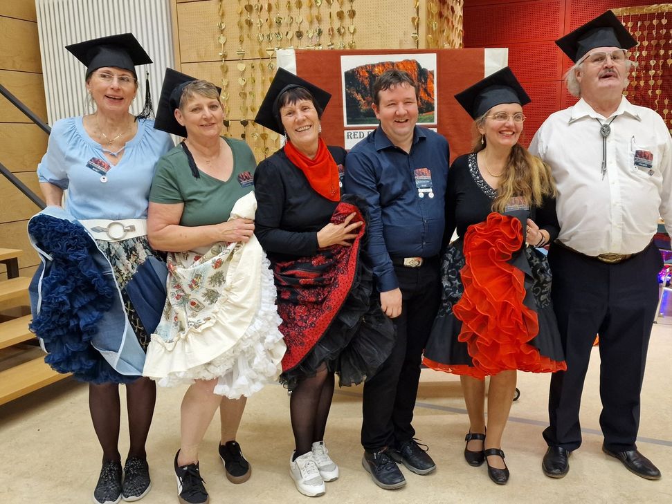 Feierliche Graduation der SquareDance-Class 2024 in Hüffelheim bei den RED ROCK HOPPERS.

Foto: Angi Reusch-Wüsthoff