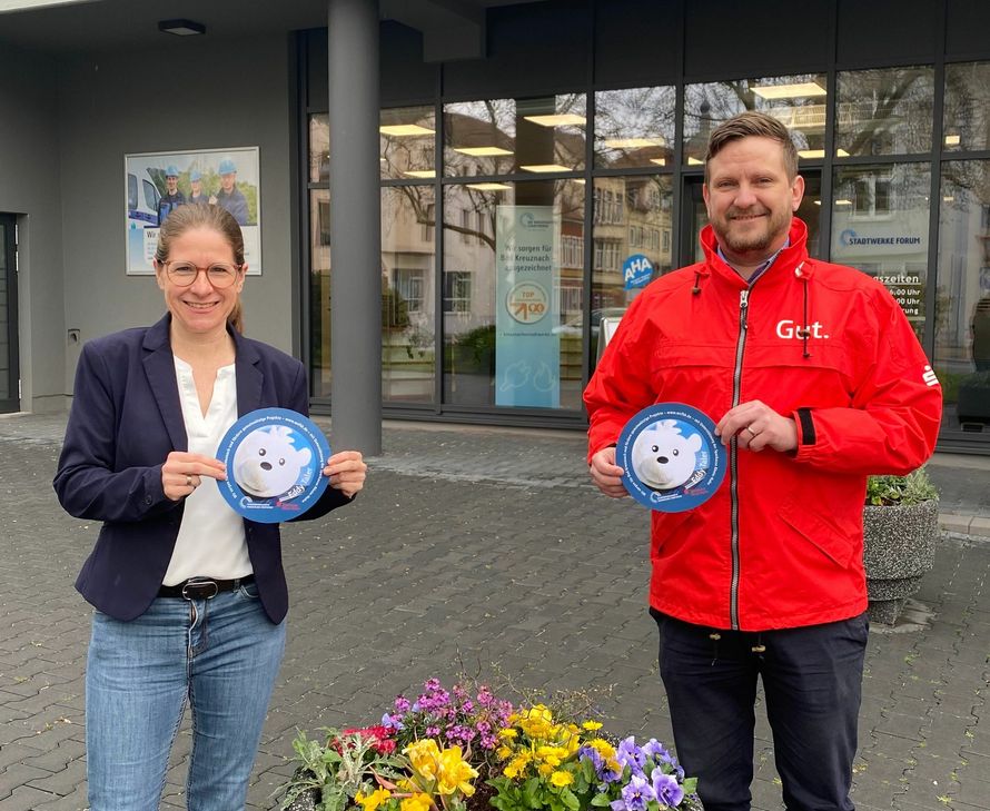 Chantal Rubröder und Patrick Stoß läuten die "Eddy Taler"Förderaktion ein.