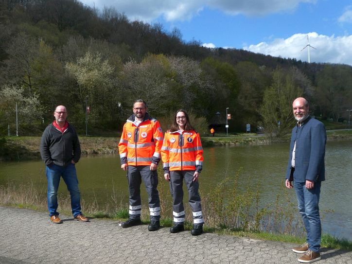 Von links: Andreas Doll, Ortsbürgermeister Rieden, Christian Hilger und Sabrina Hilger, First Responder Rieden/Volkesfeld und Rudolf Wingender, Ortsbürgermeister Volkesfeld.