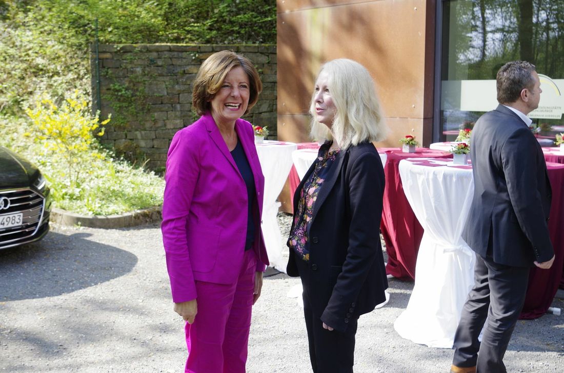 Malu Dreyer (l.) im Gespräch mit Heike Hollunder. Foto: Mager