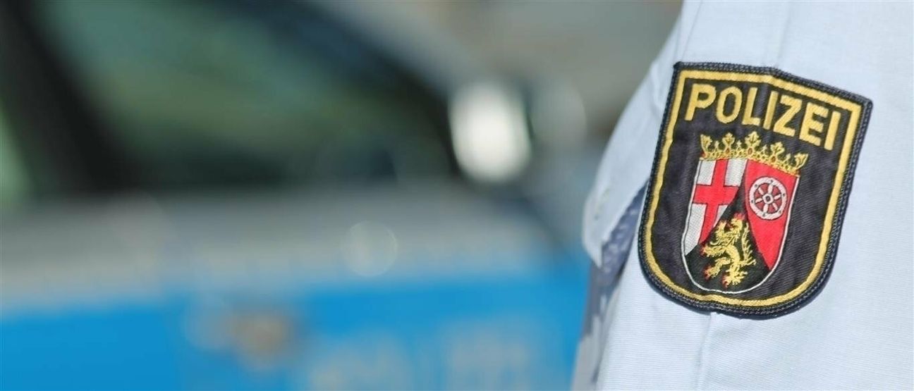 Die Polizei fahndet nach Dieben, die in Mendig zwei Sattelzüge geklaut haben.