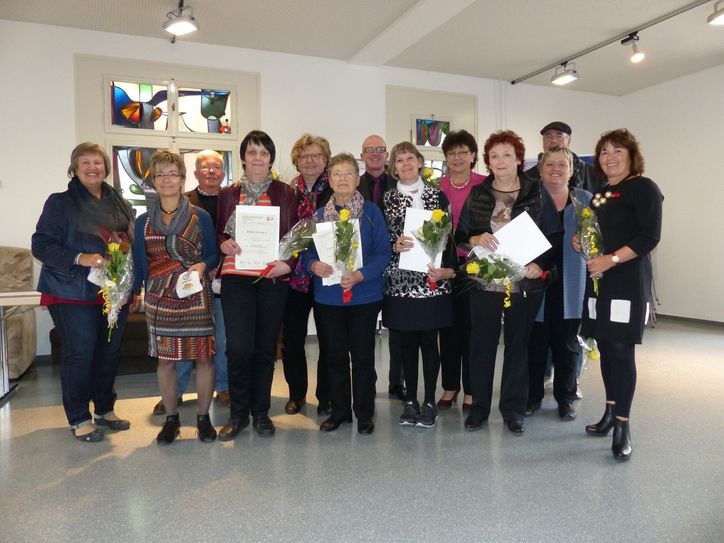 Kürzlich konnten sieben neue SeniorTRAINERinnen ihr Zertifikat in einer kleinen Feierstunde in der Caritas-Begegnungsstätte in Wittlich entgegennehmen.  Foto: FF