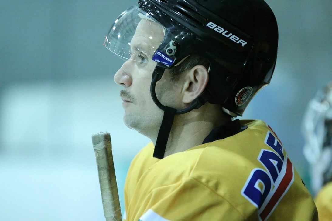 Auch Coach Michael Janega beteiligt sich am Movember.