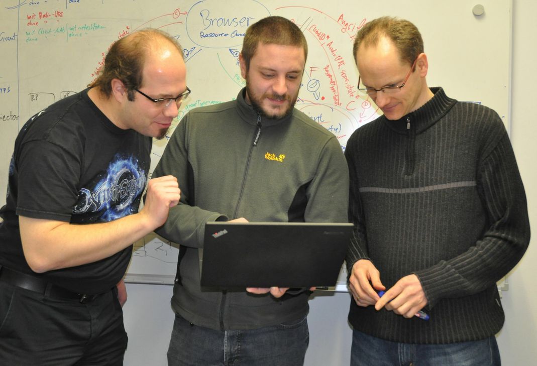 Guido Schmitz, Daniel Fett und Ralf Küsters (von links) haben Sicherheitslücken im Login-System OAuth offengelegt. Foto: Uni Trier