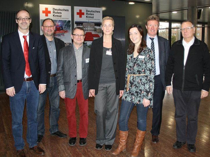 »Große Koalition« in Sachen Übersetzer-Pool: (v.l.) Rolf Klöcker (DRK), Norbert Weber (JMD), Peter Müller-Gewiss (Caritas), Barbara Fischer (DRK), Cosima Wernecke und Manfred Poth (Kreisverwaltung) sowie Horst Lennartz (Caritas). Foto: Kreisverwaltung Euskirchen