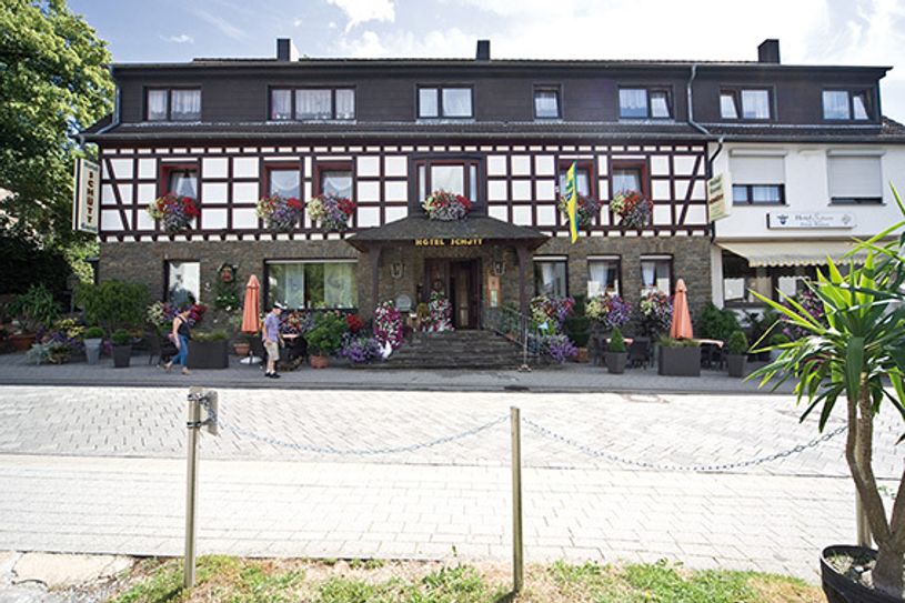 Auch wenn es ein Selbstversorgerhaus ist, begrüßt Inhaberin Sarah Irlenbusch die Besucher im Gruppenhaus »Im kleinen Wäldchen« in Einruhr persönlich und ist als Ansprechpartnerin erreichbar. Foto: Tameer Gunnar Eden/epa