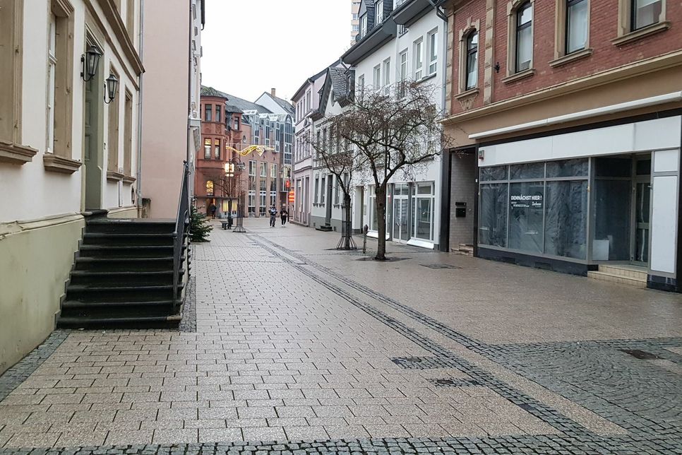 Kaum jemand verirrte sich heute Morgen in die Idarer Fußgängerzone. Foto/Video: Klaus Desinger