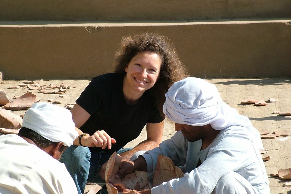 Heidi Köpp-Junk auf einer Ausgrabung in Ägypten. Foto: Privat